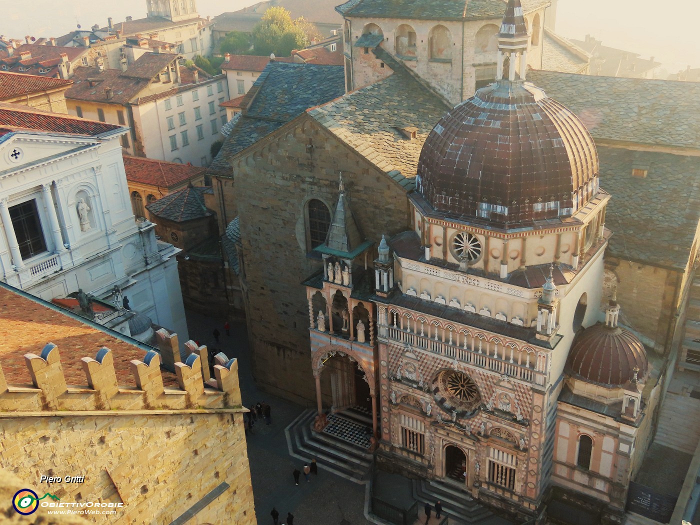 44 Dalla Torre Civica vista sulla Cappella Colleoni.JPG